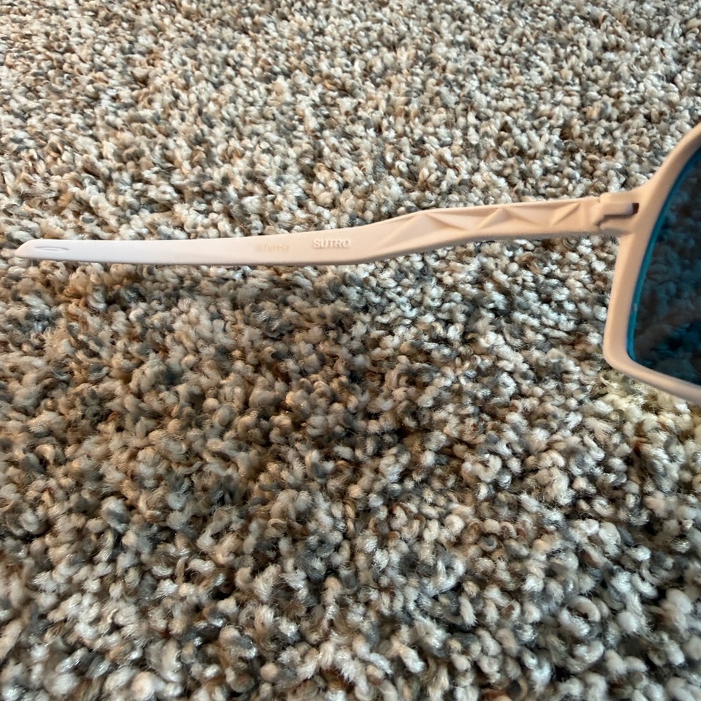 Oakley Sutros - Picture 5 of 7